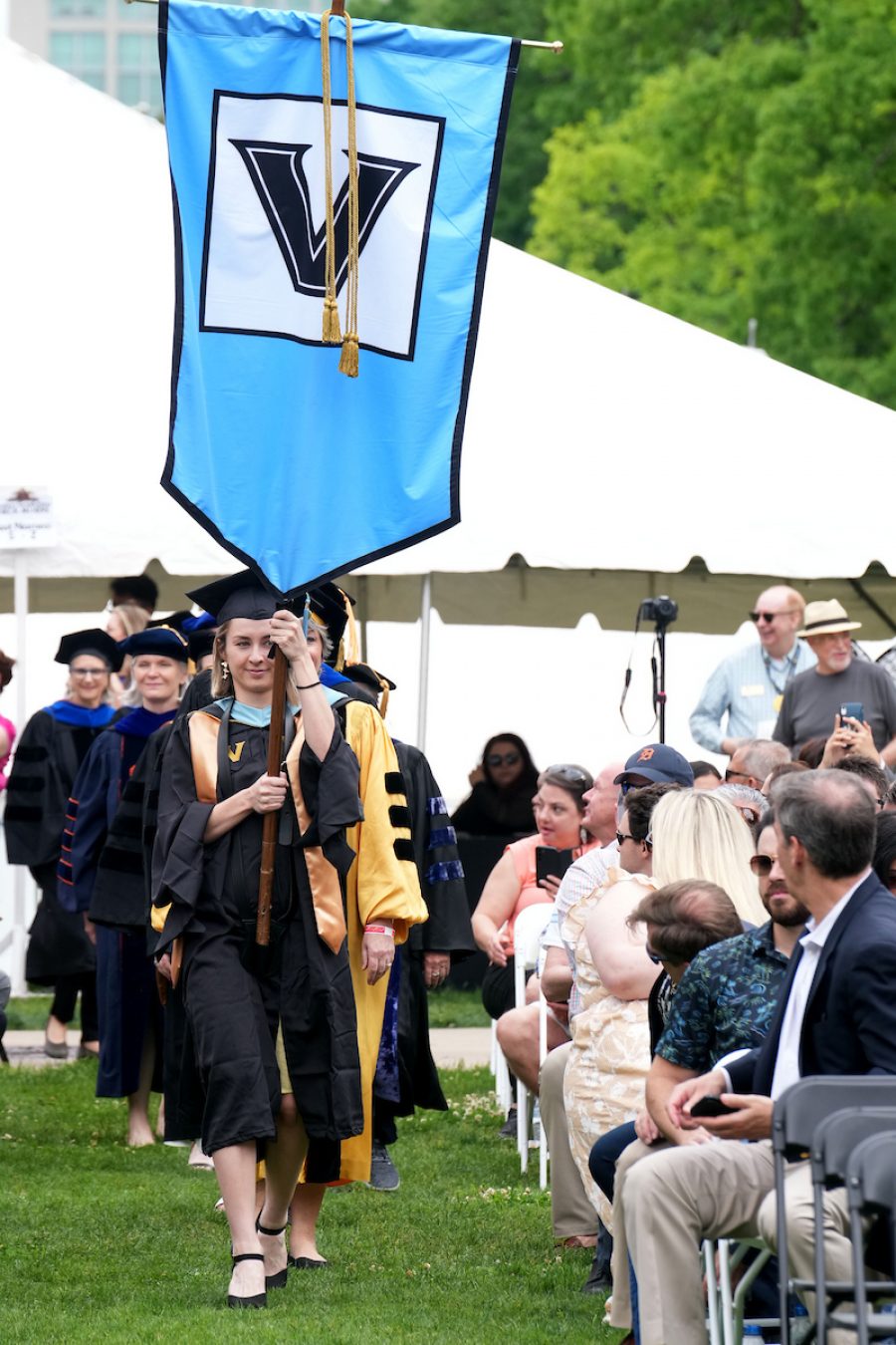 Banner bearer
